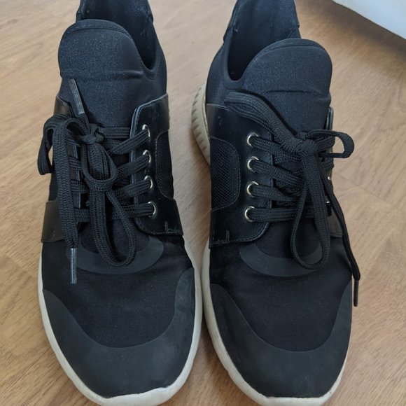 Comfy Black Sneakers with Silver Sparkle detail - Picture 2 of 3